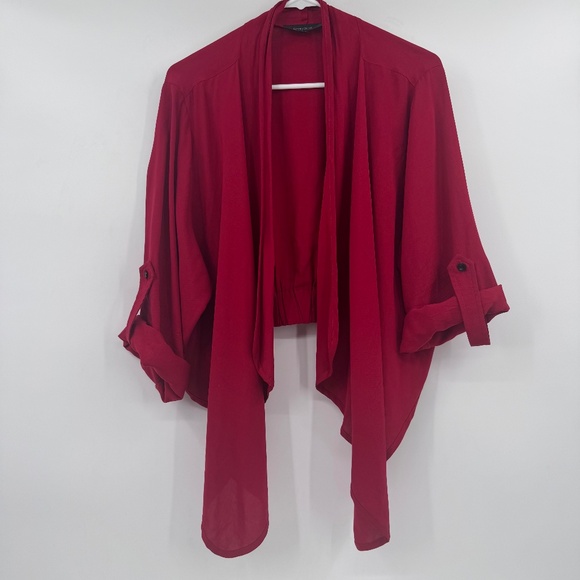 Karen Kane Topper Women 0X Red Open Cropped Roll Tab Sleeves Lightweight Rayon - Picture 1 of 13